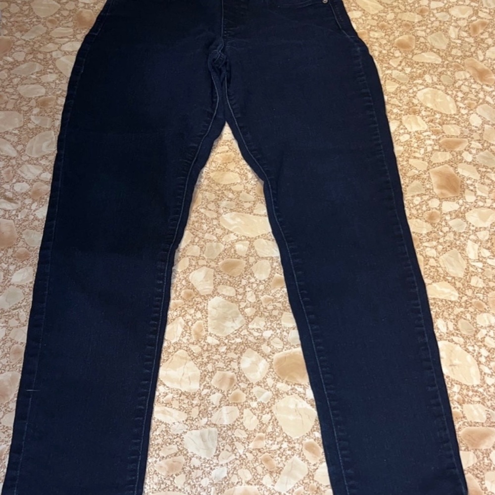 Women’s Size 4 Levi Jeans Straight Legged